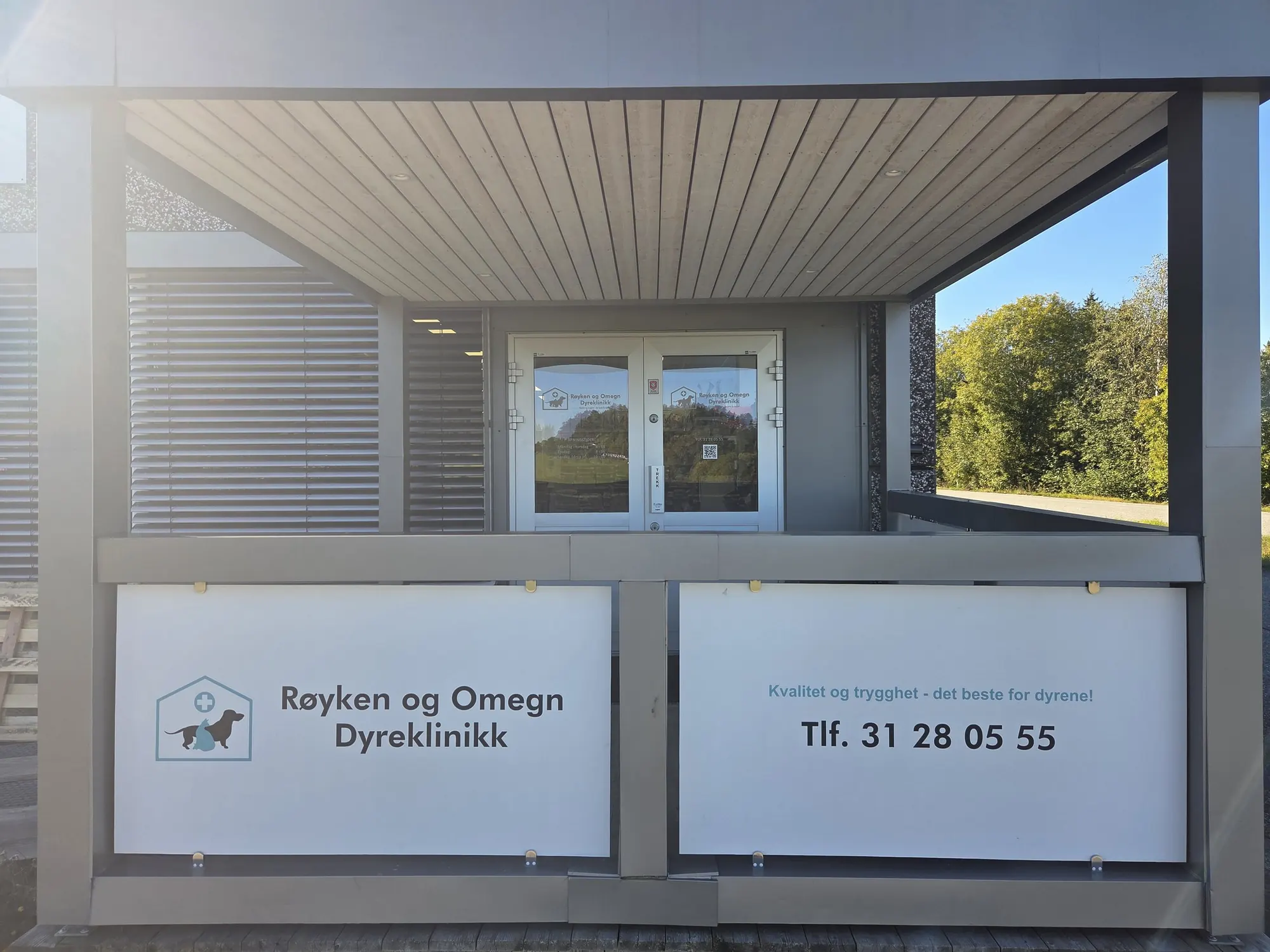 Inngangen til klinikken i Hyggenveien 35